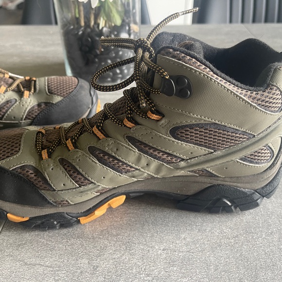 Gently used Merrell men’s shoes - Picture 8 of 9